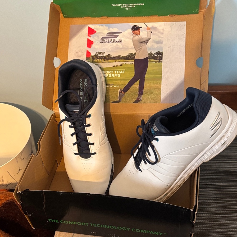 Size 9.5 Skechers Men's White and Navy Sneakers like new, worn once